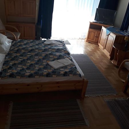 Kenezy Lux Apartman Vendeghaz Гайдусобосло Екстер'єр фото