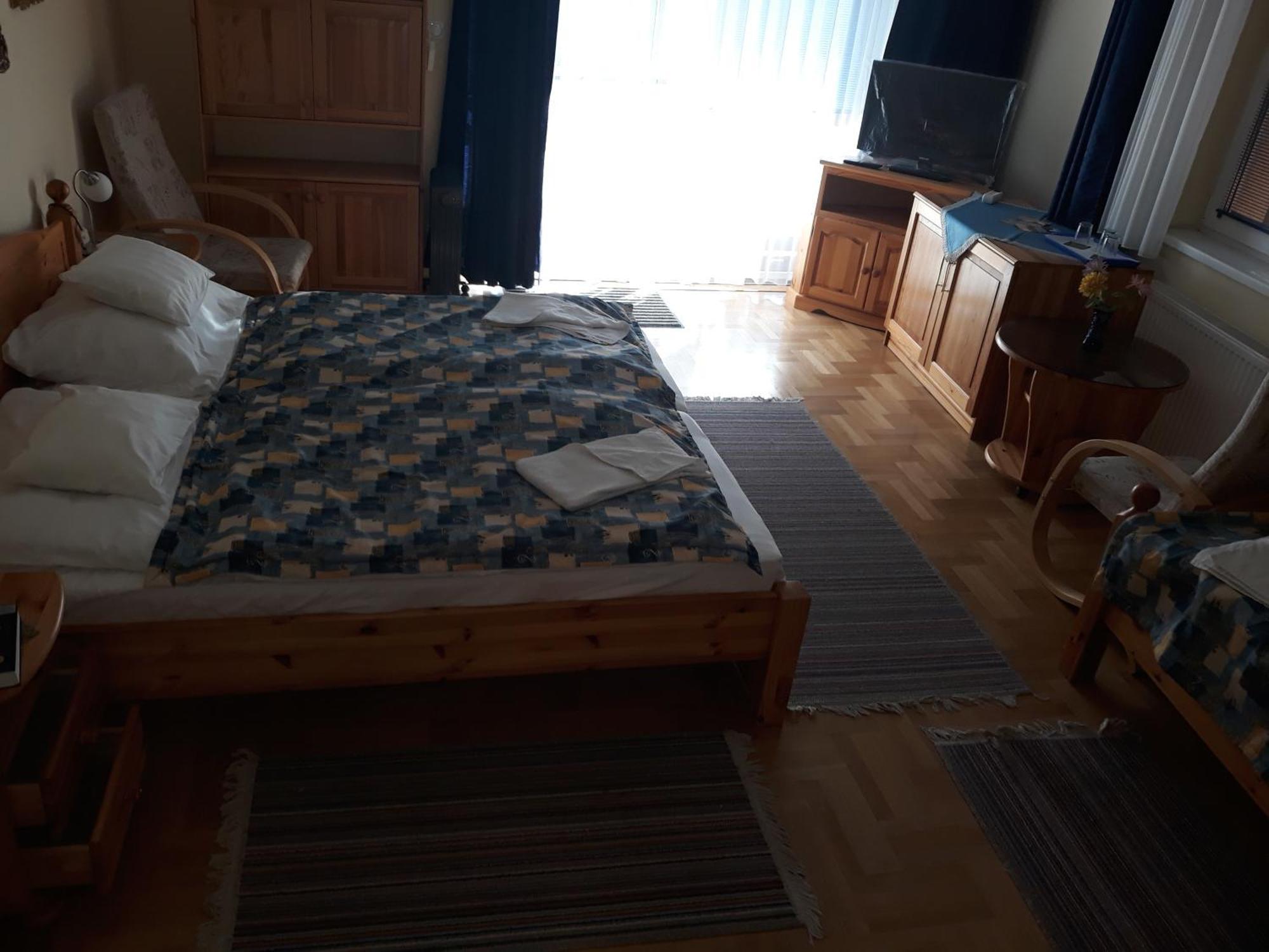 Kenezy Lux Apartman Vendeghaz Гайдусобосло Екстер'єр фото