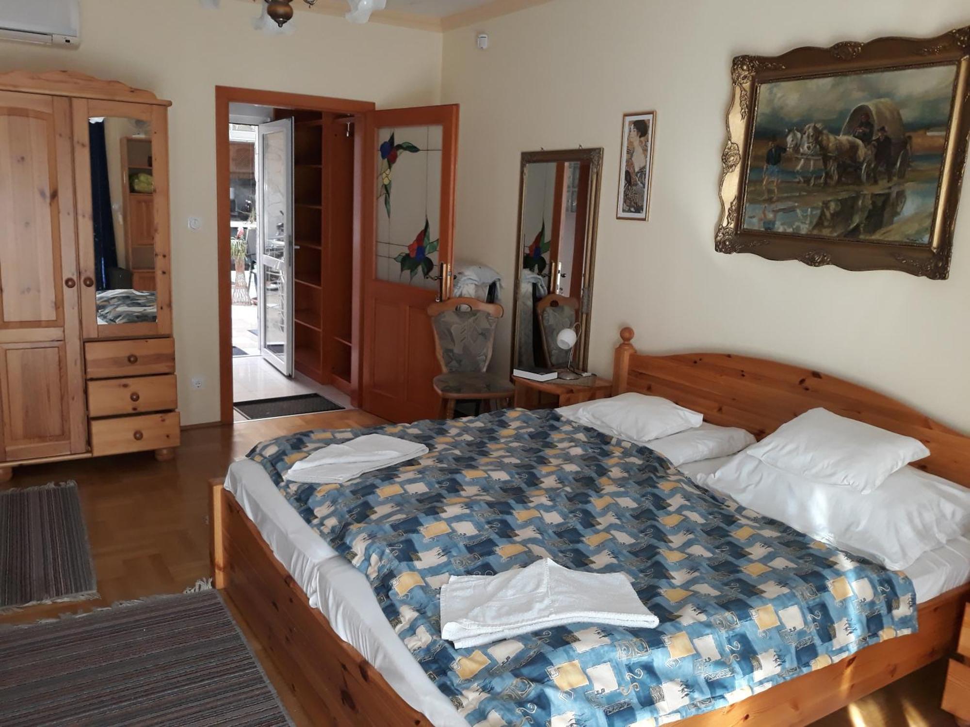Kenezy Lux Apartman Vendeghaz Гайдусобосло Екстер'єр фото