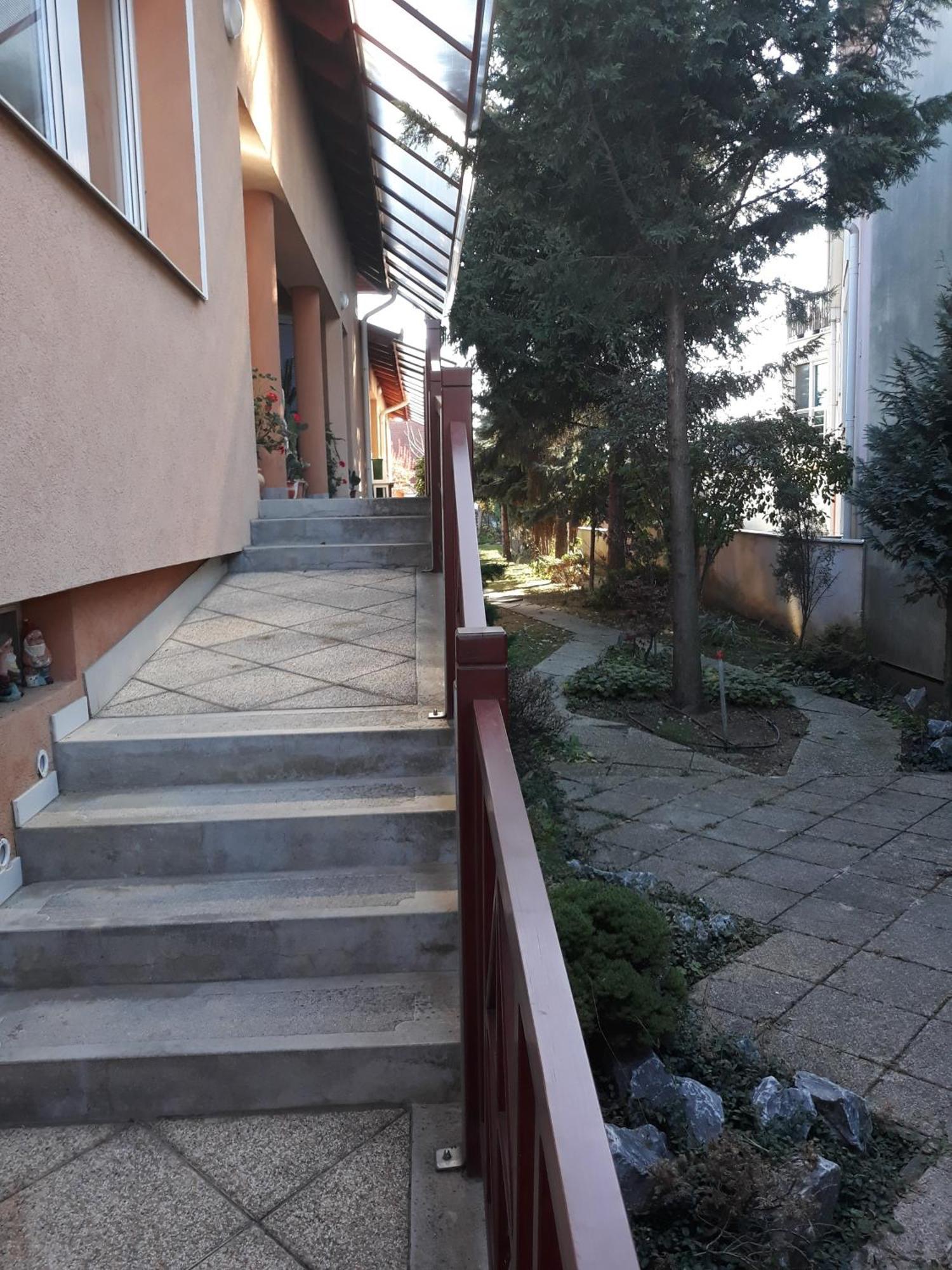 Kenezy Lux Apartman Vendeghaz Гайдусобосло Екстер'єр фото