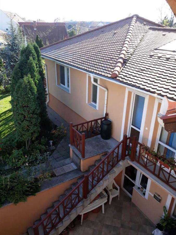Kenezy Lux Apartman Vendeghaz Гайдусобосло Екстер'єр фото